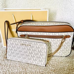MICHAEL KORS Jet Set Large Logo Crossbody BAG & WALLET/WRISTLET SET in Vanilla